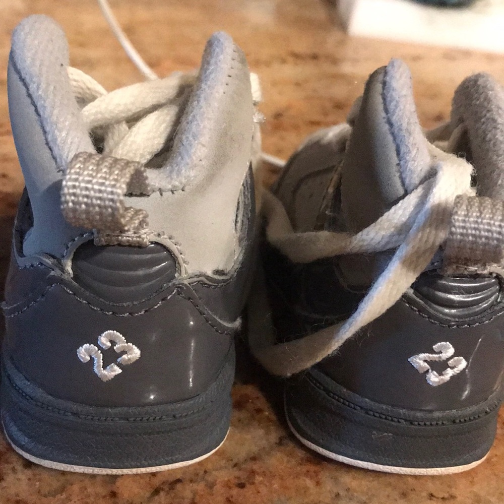 Air Jordan - Picture 2 of 2